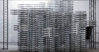 Man makes art by piling 760 bikes one on top of the other