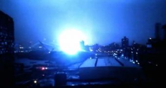 Manhattan in the Dark After Explosions at Con Edison Power Plant – Video
