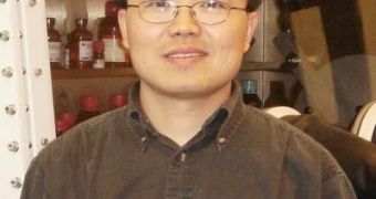 A picture of UCR Assistant Professor of Chemistry Yadong Yin