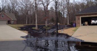 The recent oil spill in Arkansas was caused by a manufacturing fault, investigators find