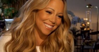 Mariah Carey Has Wardrobe Malfunction on GMA – Video