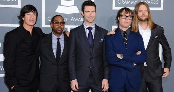 Maroon 5 hits the road on the 2013 Honda Civic Tour with Kelly Clarkson
