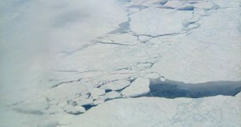 Surprising levels of the potent greenhouse gas methane were found coming from cracks in the Arctic sea ice