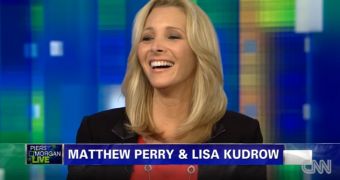 Lisa Kudrow talks “Friends” with Matthew Perry on Piers Morgan’s CNN show