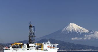 The deep-sea drilling vessel Chikyu investigated the nature of the seismic fault that shook Japan in 2011