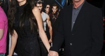 Mel Gibson and Oksana Grigorieva walk hand in hand on the red carpet at the “Wolverine” premiere