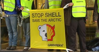 Members of Greenpeace Take Over Shell’s Headquarters