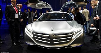 Mercedes Presents the Hydrogen-powered F125 Concept in Frankfurt