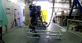 Metal Pillars Are Nothing in Front of the Strength of MIT's Atlas Robot – Video
