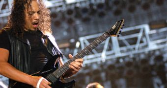 The girl Kirk Hammett of Metallica accidentally hit during recent concert is ok, she was not hurt, says statement