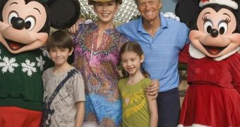 A healthy-looking Michael Douglas takes family to Disneyland on Thanksgiving holiday