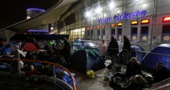 Fans camped outside London’s O2 Arena as early as Monday, just to make sure they get their tickets for Michael Jackson’s “This Is It” tour