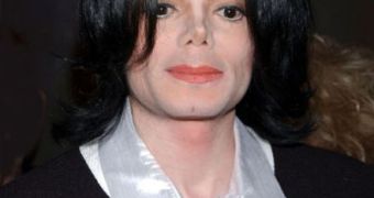Photo of Michael Jackson with “Skin Cancer” printed bag gets tongues wagging again