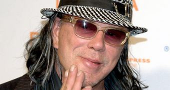 Report claims Mickey Rourke is stinking up movie sets, has terrible hygiene