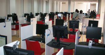 Korean Internet cafes claim they're forced by Microsoft to purchase new software