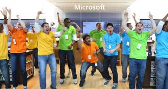 Microsoft Hands Out Windows 8 PCs and Surface RT Tablets to All Employees Worldwide