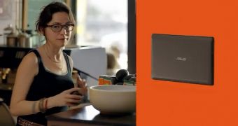 The ad highlights the touch capabilities of Windows 8.1