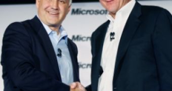 Ron Hovsepian, President and CEO of Novell(left) and Microsoft CEO Steve Ballmer (right)