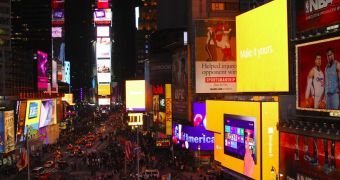 Thousands of people celebrated the Windows 8 launch Times Square