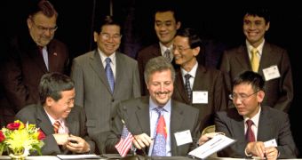 Signing Ceremony between U.S. and Vietnamese Organizations
