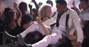 Miguel lands on girl’s neck, slams her head against the stage at the Billboard Music Awards 2013