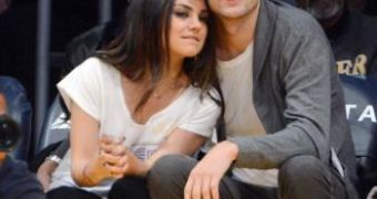 Mila Kunis, Ashton Kutcher Want UK Wedding