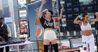 Miley Cyrus in “angora diapers” performs “We Can’t Stop” on Good Morning America