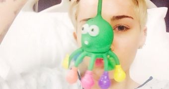 Miley Cyrus has been rushed to the hospital, had to cancel Kansas City concert