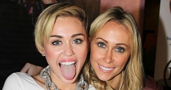 Miley Cyrus' Mom Blasts Her for Wearing Ice Cream Pasties at Fashion Show