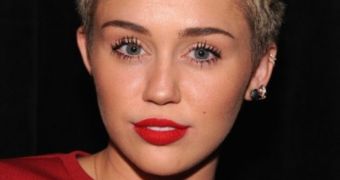 Miley Cyrus has a blast with the Internet rumor that she’s pregnant with Juicy J’ child