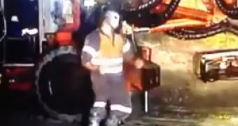 A miner does the Harlem Shake