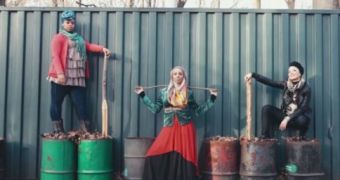 Muslim women in the video gear up with flashy jewelry and bold outfits
