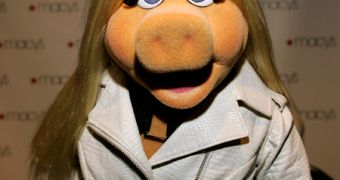 Miss Piggy admits she loves Botox, says she's practically made of it