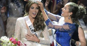 Miss Universe 2012 Olivia Culpo crowns the new Miss Universe, Miss Venezuela Gabriela Isler