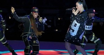 Missy Elliott makes surprise appearance during Katy Perry's Super Bowl 2015 Halftime show, owns it