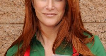 Model and Actress Angie Everhart Diagnosed with Thyroid Cancer