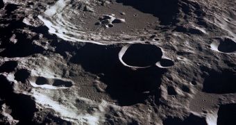 The largest crater in the picture is Daedalus. Located near the center of the far side of the Moon, its diameter is of about 93 kilometers (58 miles)