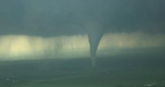 Father shoots video of the Moore tornado