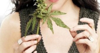 Season 6 of “Weeds” starring Mary-Louise Parker premieres on August 16