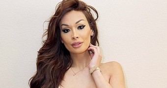 Transgender model Ava London claims to have had a tryst with Kendra Wilkinson’s husband, Hank Baskett