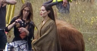 Angelina Jolie shoots scenes for “Maleficent” in cow pasture