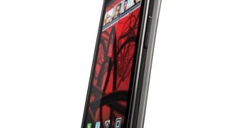 Motorola RAZR MAXX Up for Pre-Order in the UK, Due to Arrive in Mid-May