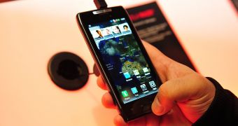 Motorola RAZR Sees Another Small Price Cut in India