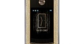 Motorola RAZR2 V8 Luxury Diamond Edition - the New Kind of "Bling"
