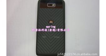 Motorola XT907 Caught on Camera with Verizon Branding