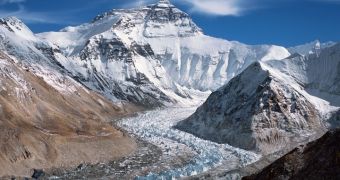 Mount Everest is slowly losing its glaciers, study finds