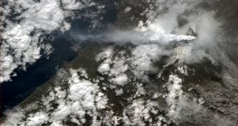 Mt. Etna's Eruption Seen from Space – Photos