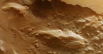 Juventae Chasma reveals mysterious mounds on the surface of Mars