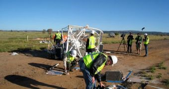 Project personnel inspect damage following a NASA scientific balloon launch mishap on April 28, 2009 at the Alice Springs Balloon Launching Center