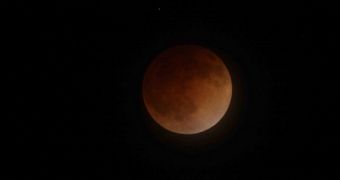 The total lunar eclipse on April 15, 2014, as seen from San Jose, California